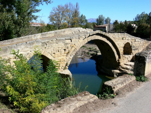 Puente antiguo de Cihuri (La Rioja). Por Pigmentoazul