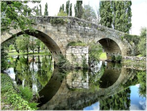 Puente románico del siglo XII en Allariz (Ourense). Jose Luis Cernadas Iglesias.